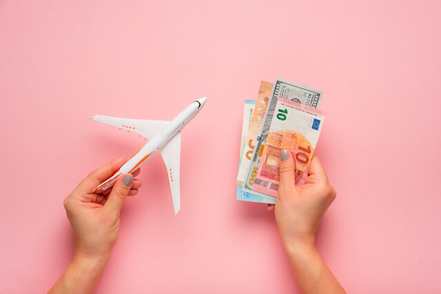 Ways To Keep Your Money Safe While Travelling Freely