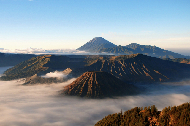 World’s Top 5 Volcanic Sites for Epic Trekking Adventures